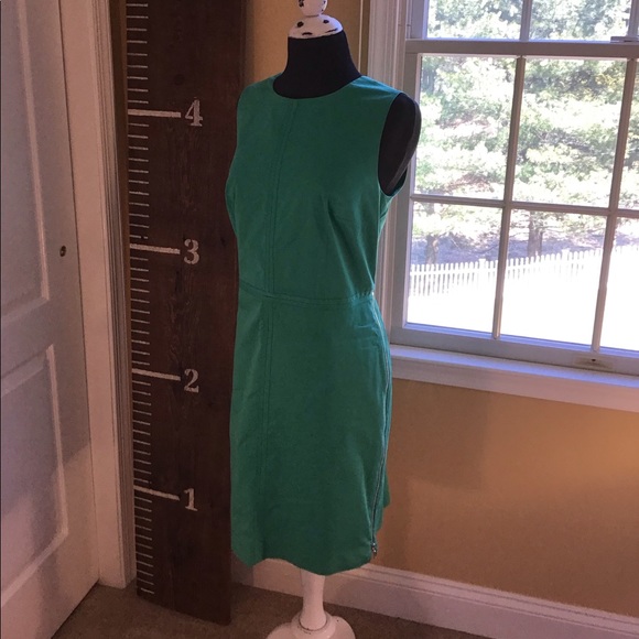 Ann Taylor Dresses & Skirts - Green Work Dress with Gold Side Zipper Detail 👗